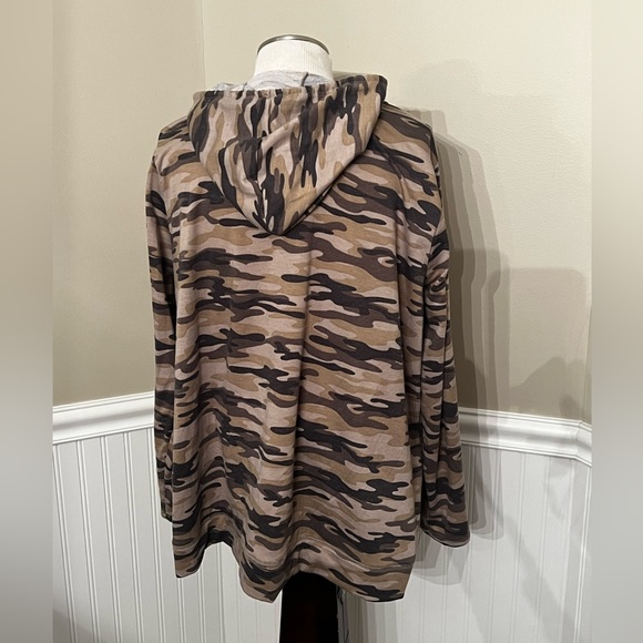 Green Envelope Lightweight Long Sleeve Camo Hoodie Size 2x - Picture 4 of 9